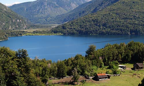 Lago Rivadavia en Parque Nacional Los Alerces